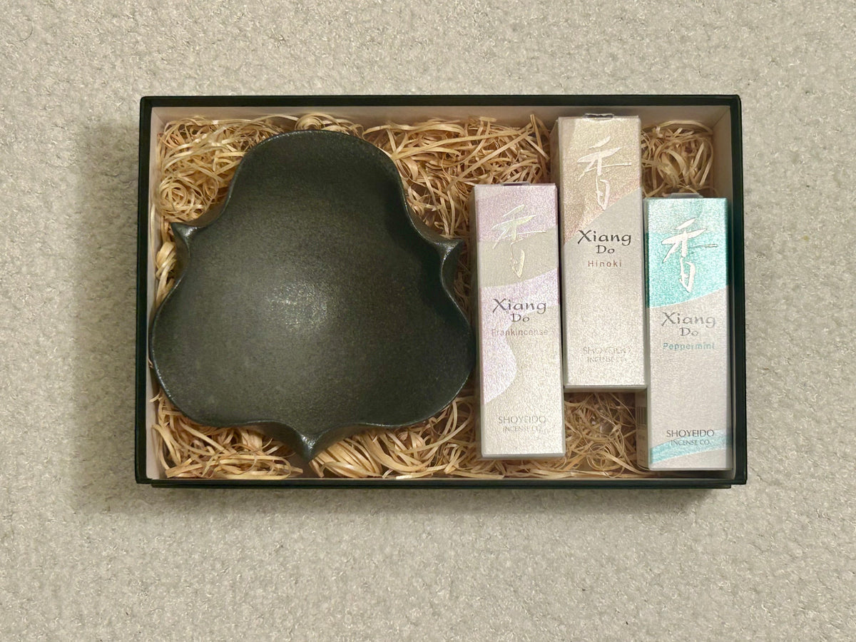 The Zen Artisan Zen Complete Set with black handmade Suzu-yaki incense plate and Japanese incense