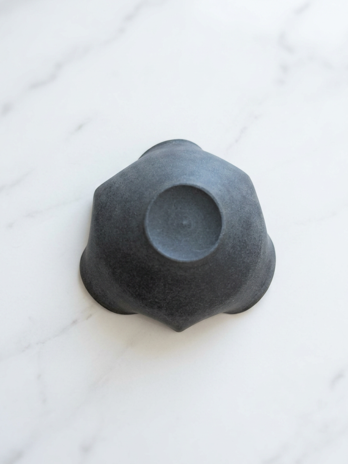 Suzu-yaki incense plate with a single Japanese incense stick burning